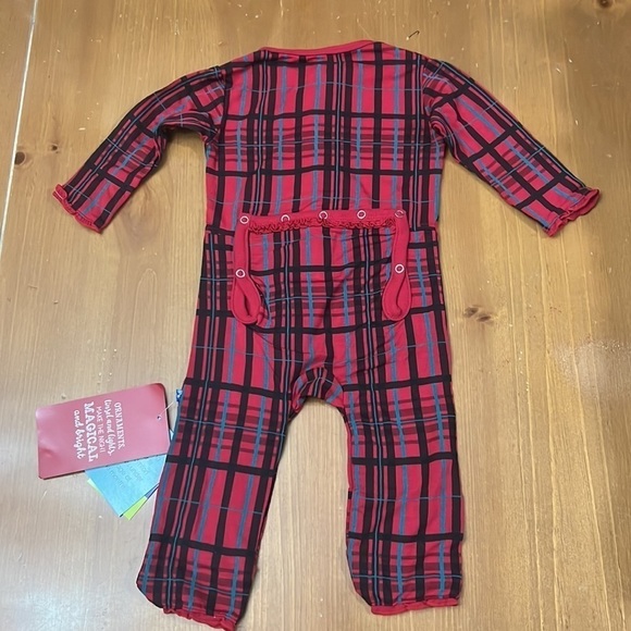 NWT Kickee Pants Holiday Print Muffin Ruffle Coverall w/zipper size 3-6M - Picture 3 of 5